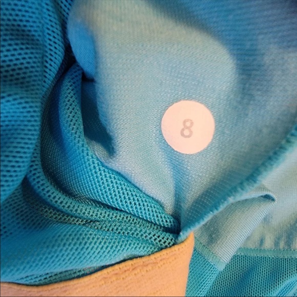 EUC - Lululemon Athletic Criss-Cross Back. Size 8 - Picture 6 of 7